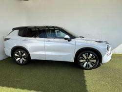 2025 Mitsubishi
                Outlander Exceed Tourer