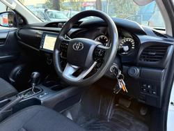 2021 Toyota
Hilux SR