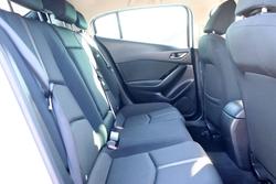 2017 Mazda
3 Maxx