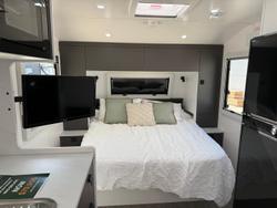 2025 Franklin Razor 206 Club Lounge