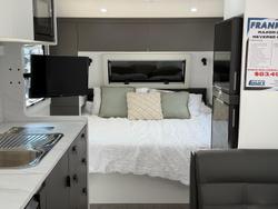 2025 Franklin Razor 206 Club Lounge