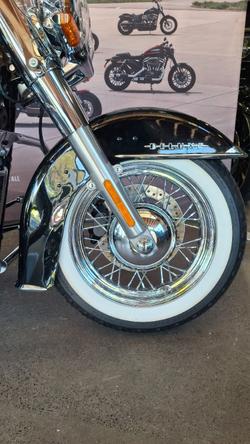 2020 Harley-davidson FLDE DELUXE (107) Vivid Black