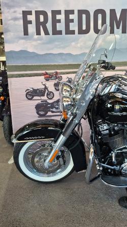 2020 Harley-davidson FLDE DELUXE (107) Vivid Black