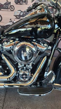 2020 Harley-davidson FLDE DELUXE (107) Vivid Black