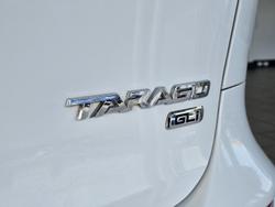 2016 Toyota Tarago GLi ACR50R White