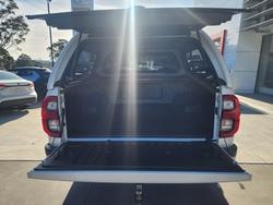 2022 Toyota HiLux SR5