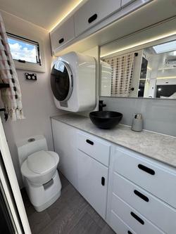 2025 JB Caravans Gator X 17'10 Rd L Lounge