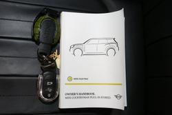 2022 MINI
                Countryman The Cooper SE MINI Yours