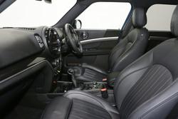 2022 MINI
                Countryman The Cooper SE MINI Yours