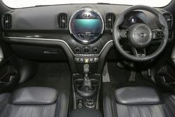 2022 MINI
                Countryman The Cooper SE MINI Yours