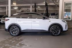 2025 Peugeot 3008 GT Premium Hybrid P64 MY25 Okenite White