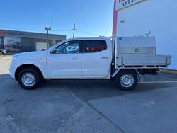 2017 Nissan
                Navara RX