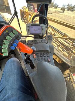 2011 Rogator Rg1300 Sp Sprayer