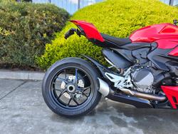 2023 DUCATI STREETFIGHTER V2 Red