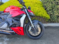 2023 DUCATI STREETFIGHTER V2 Red