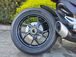 2023 DUCATI STREETFIGHTER V2 Red