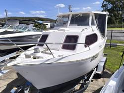 2015 DELTACRAFT Half Cabin Cruiser