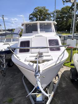 2015 DELTACRAFT Half Cabin Cruiser