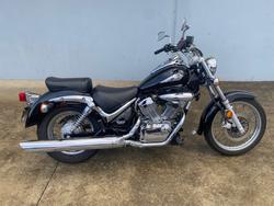 Suzuki VL250 (LC250 Intruder)
