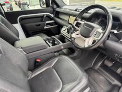 2023 Land Rover Defender 90 P400 SE L663 MY23.5 AWD Yulong White