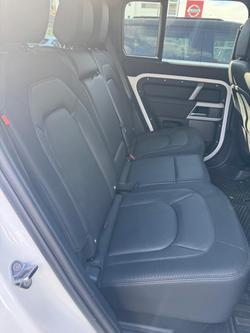 2023 Land Rover Defender 110 D300 X-Dynamic SE L663 MY24 AWD Fuji White