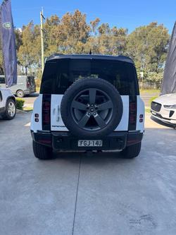 2023 Land Rover Defender 110 D300 X-Dynamic SE L663 MY24 AWD Fuji White