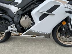 2025 CFMOTO 2025 CF MOTO 500CC 500SR VOOM ABS NEBULA WHITE