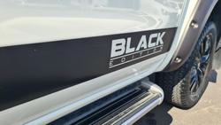 2017 Nissan
Navara ST-X N-SPORT Black Edition