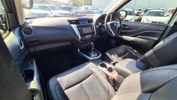 2017 Nissan
Navara ST-X N-SPORT Black Edition