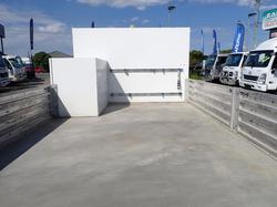 2018 ISUZU NPR 65-190 WHITE