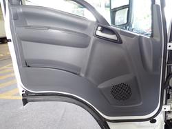 2018 ISUZU NPR 65-190 WHITE