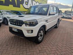 2020 Mahindra PIK-UP S10+ Black mHawk 4X4 Arctic White