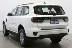2024 Ford
                Everest Ambiente