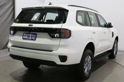 2024 Ford
                Everest Ambiente
