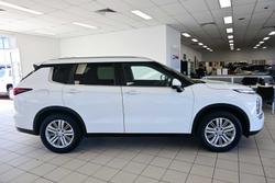 2024 Mitsubishi Outlander LS