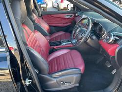 2020 MG
                HS Essence Anfield Edition