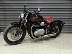 2017 Triumph BONNEVILLE BOBBER RED