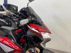 2024 Kawasaki Z900 (ZR900) Black / Red