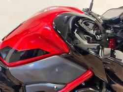 2024 Kawasaki Z900 (ZR900) Black / Red