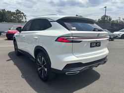 2025 MG HS Essence AS33 MY25 Pearl White