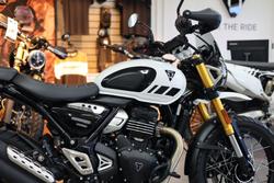 2025 Triumph Scrambler 400 XC Scrambler White