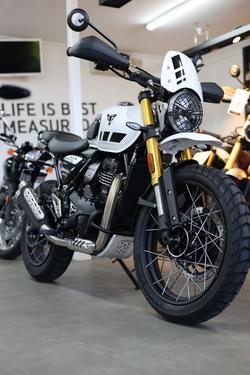 2025 Triumph Scrambler 400 XC Scrambler White