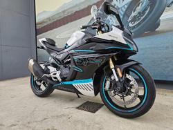 2023 CFMOTO 450 SR ABS