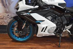 2025 CFMOTO 675 SR-R White