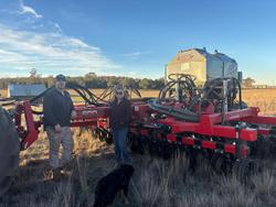 0 SERAFIN ECOSOW 632 SINGLE DISC SEEDER WITH GASON BIN NEW RED