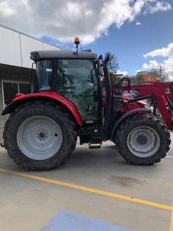 0 Massey Ferguson 5609 Essential Cab 90 Hp Dyna4 Fel 1937 Hours Red