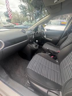 2010 Mazda 2 Maxx DE Series 1 Crystal White Pearl