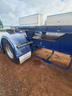 2005 Barker Tri/A Rollback Skel Trailer