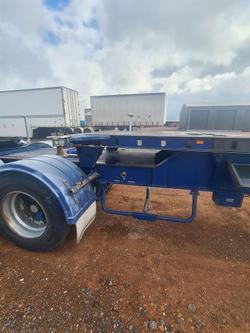 2005 Barker Tri/A Rollback Skel Trailer