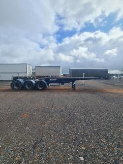 2005 Barker Tri/A Rollback Skel Trailer